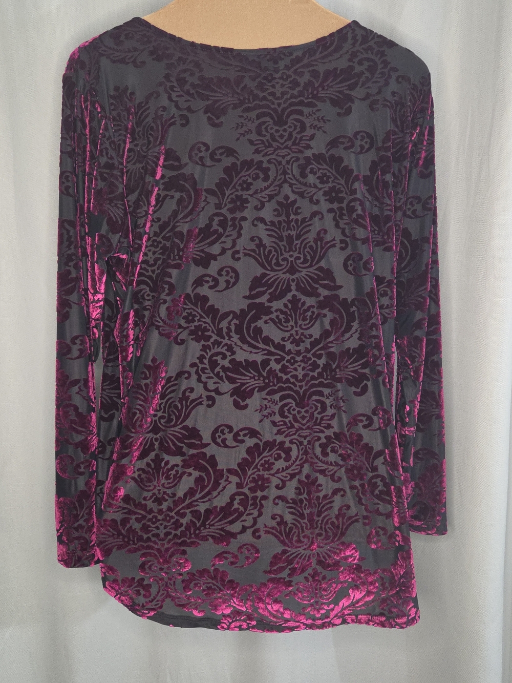Karen Kane Women’s Long-Sleeve Velvet Burnout Top in Deep Magenta Size 0X - Picture 2 of 6